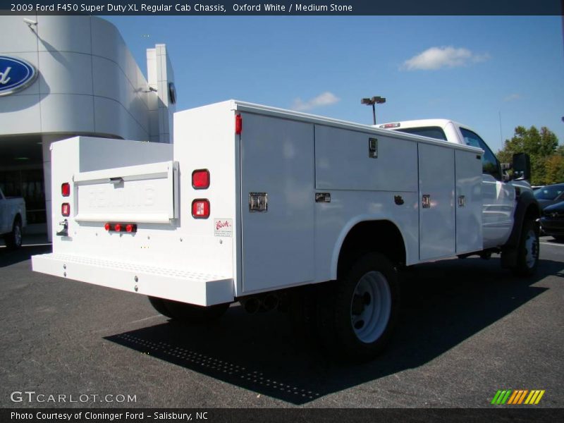 Oxford White / Medium Stone 2009 Ford F450 Super Duty XL Regular Cab Chassis