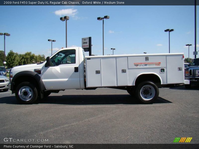 Oxford White / Medium Stone 2009 Ford F450 Super Duty XL Regular Cab Chassis