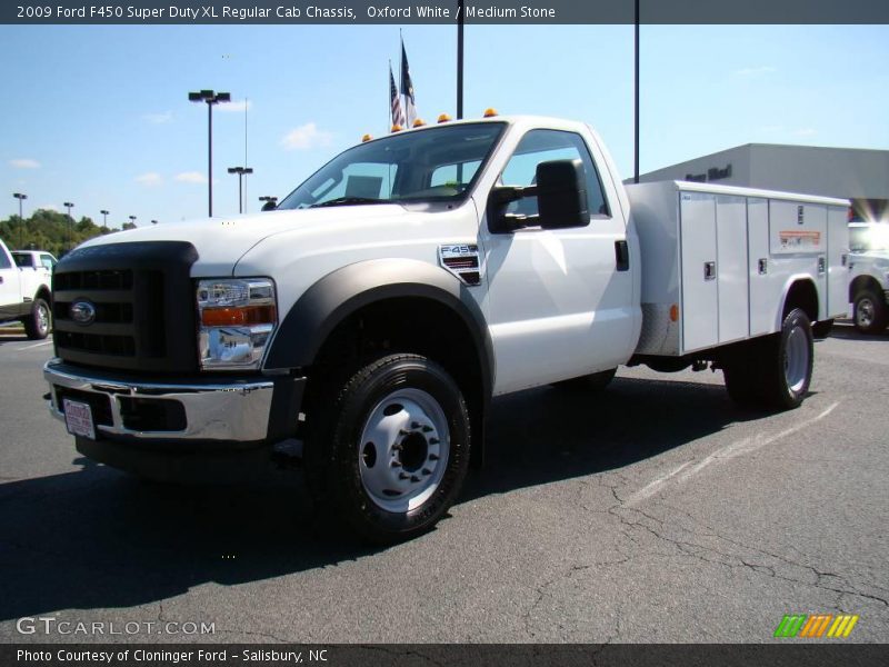 Oxford White / Medium Stone 2009 Ford F450 Super Duty XL Regular Cab Chassis