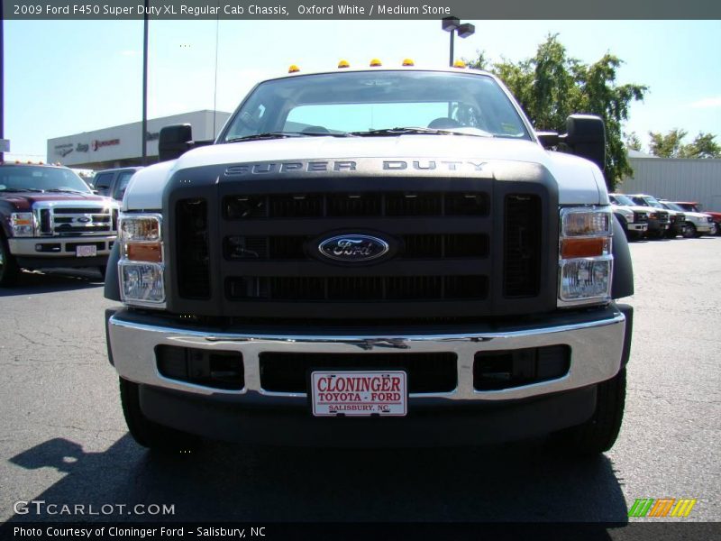 Oxford White / Medium Stone 2009 Ford F450 Super Duty XL Regular Cab Chassis