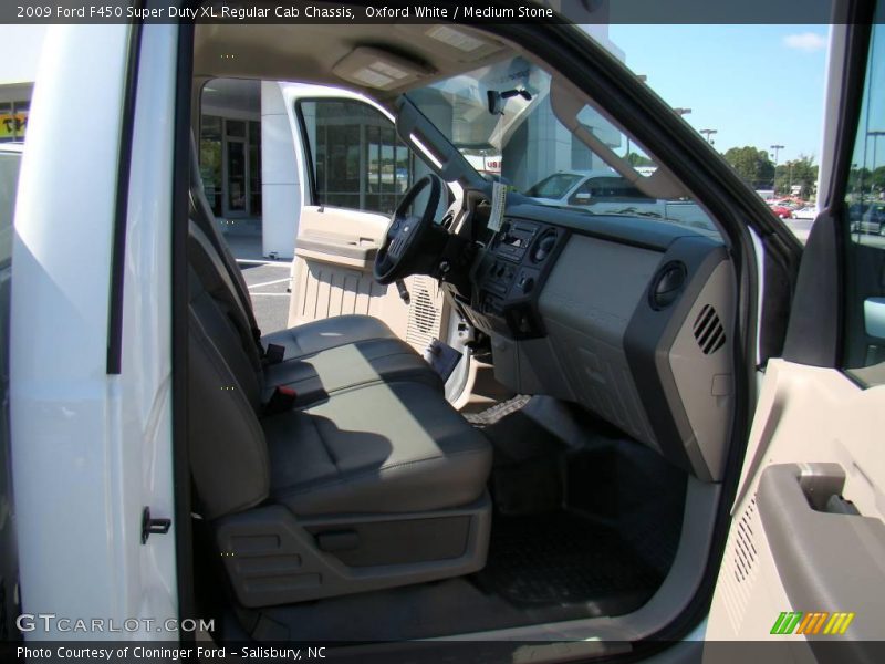Oxford White / Medium Stone 2009 Ford F450 Super Duty XL Regular Cab Chassis