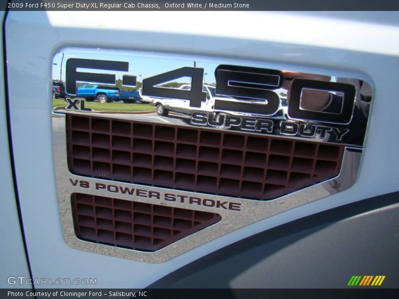 Oxford White / Medium Stone 2009 Ford F450 Super Duty XL Regular Cab Chassis