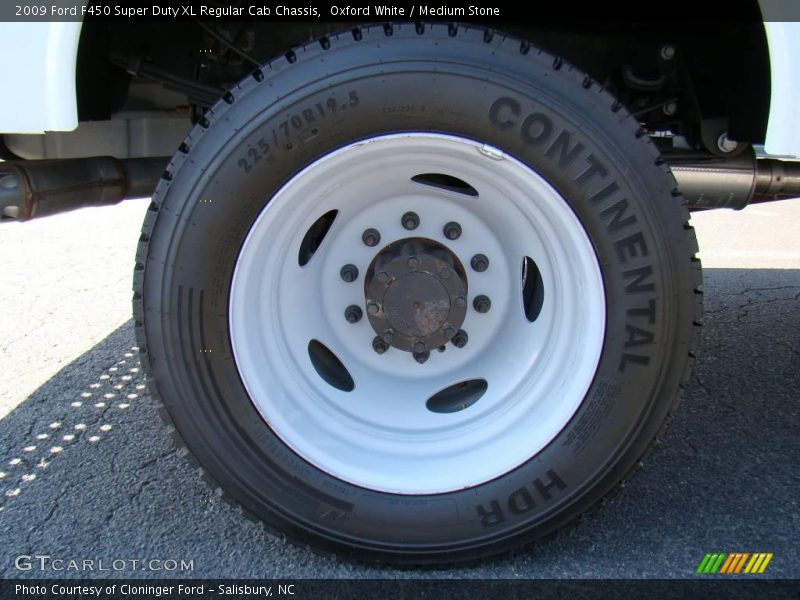 Oxford White / Medium Stone 2009 Ford F450 Super Duty XL Regular Cab Chassis