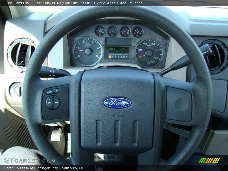 Oxford White / Medium Stone 2009 Ford F450 Super Duty XL Regular Cab Chassis