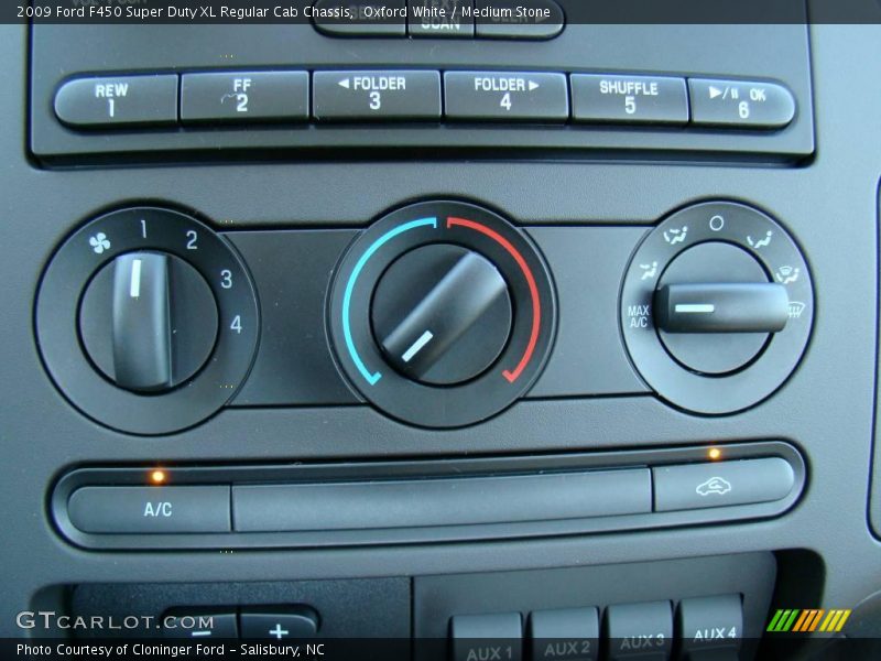 Oxford White / Medium Stone 2009 Ford F450 Super Duty XL Regular Cab Chassis