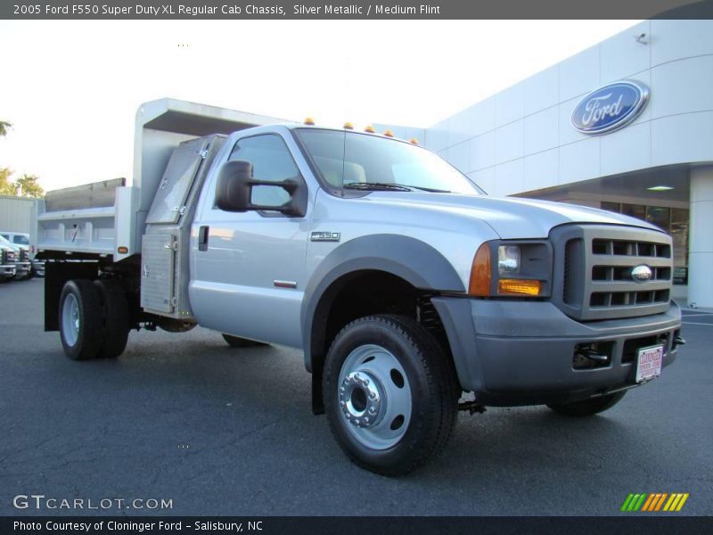 Silver Metallic / Medium Flint 2005 Ford F550 Super Duty XL Regular Cab Chassis