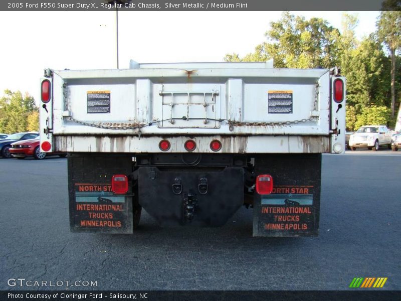 Silver Metallic / Medium Flint 2005 Ford F550 Super Duty XL Regular Cab Chassis