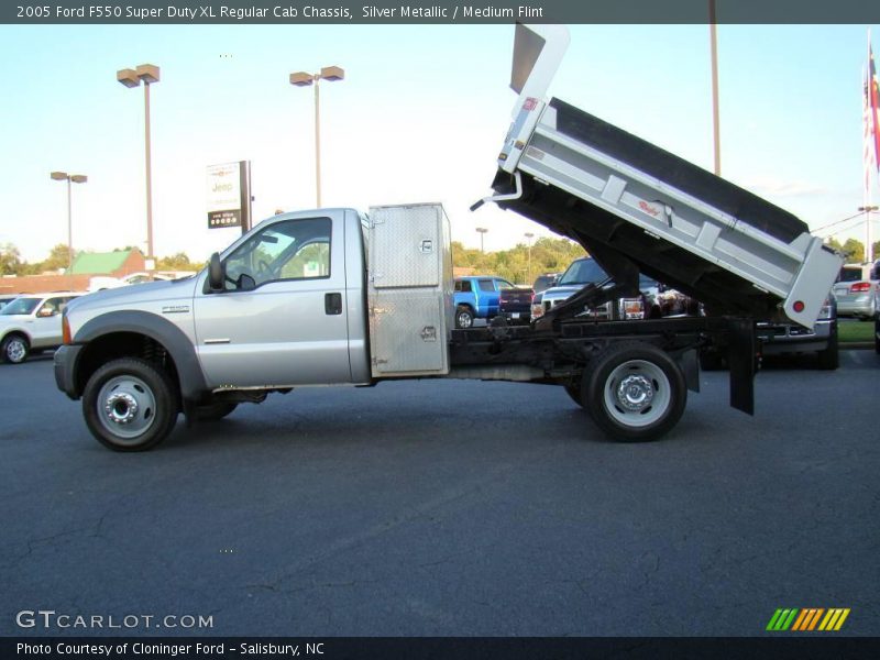 Silver Metallic / Medium Flint 2005 Ford F550 Super Duty XL Regular Cab Chassis