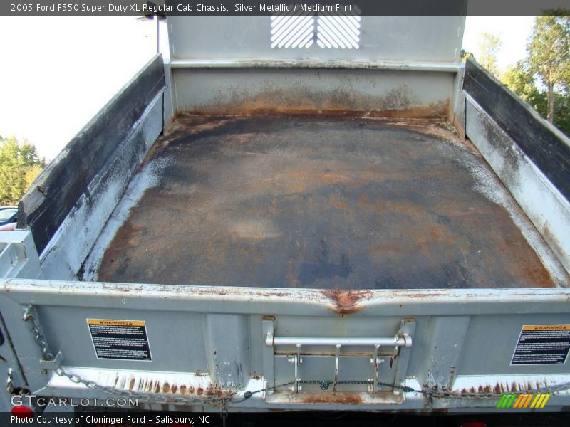 Silver Metallic / Medium Flint 2005 Ford F550 Super Duty XL Regular Cab Chassis