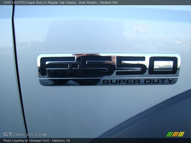 Silver Metallic / Medium Flint 2005 Ford F550 Super Duty XL Regular Cab Chassis