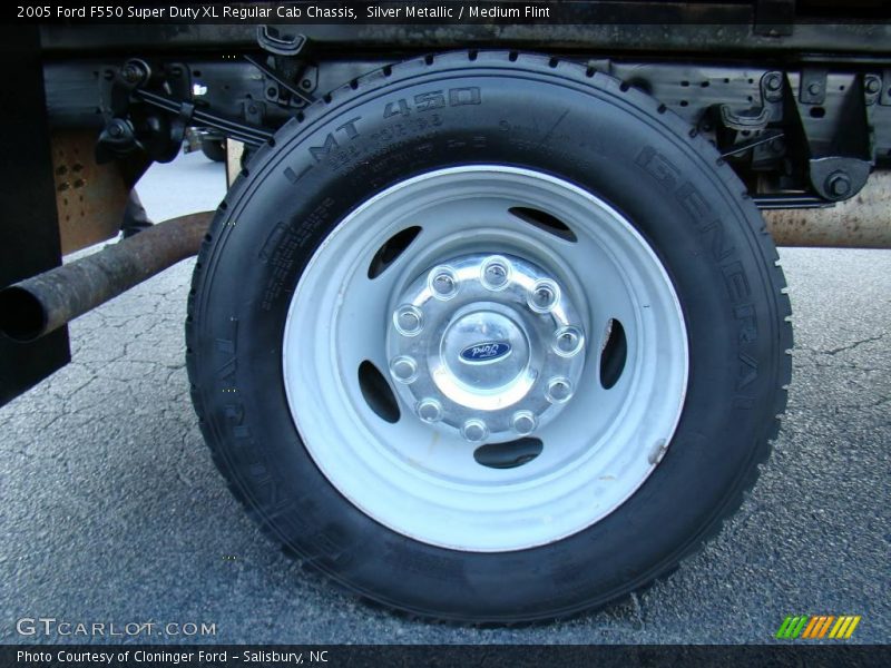Silver Metallic / Medium Flint 2005 Ford F550 Super Duty XL Regular Cab Chassis