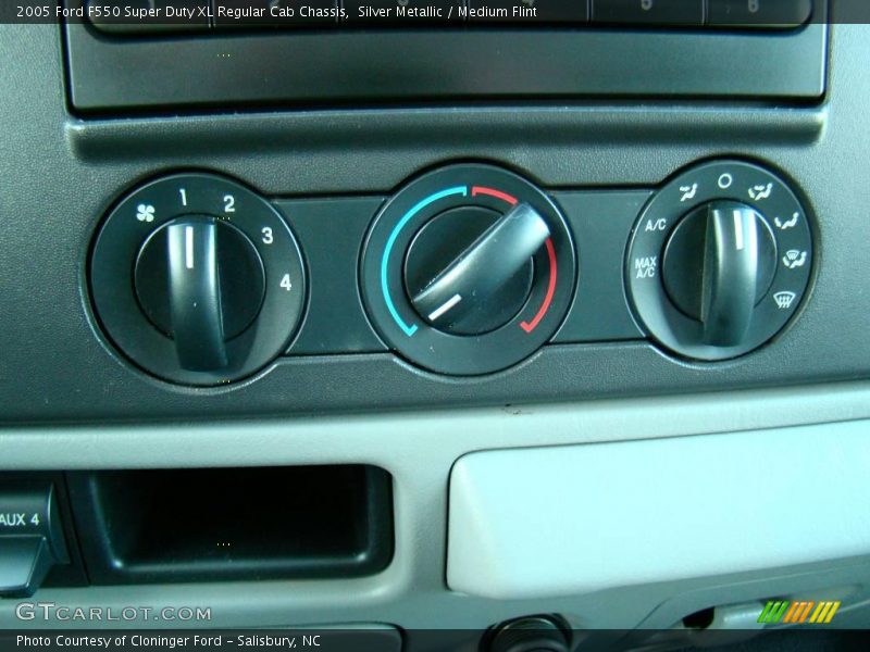 Silver Metallic / Medium Flint 2005 Ford F550 Super Duty XL Regular Cab Chassis