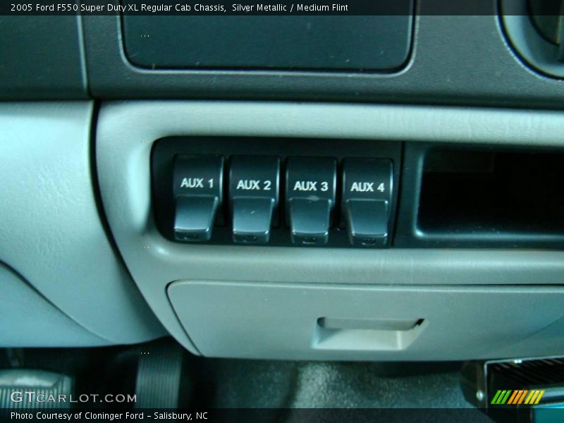 Silver Metallic / Medium Flint 2005 Ford F550 Super Duty XL Regular Cab Chassis