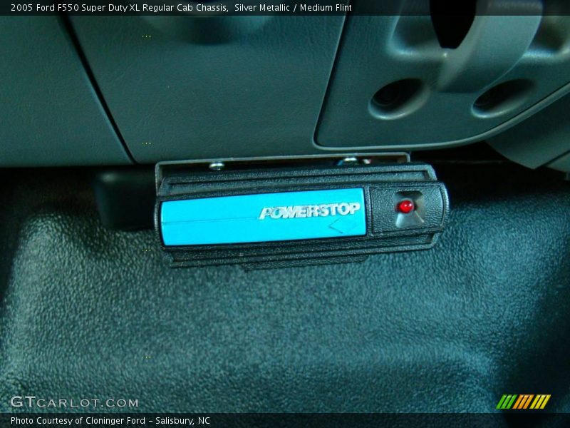 Silver Metallic / Medium Flint 2005 Ford F550 Super Duty XL Regular Cab Chassis