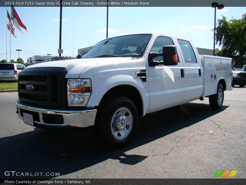 Oxford White / Medium Stone 2009 Ford F250 Super Duty XL Crew Cab Chassis