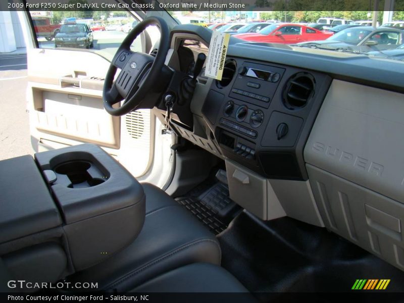 Oxford White / Medium Stone 2009 Ford F250 Super Duty XL Crew Cab Chassis