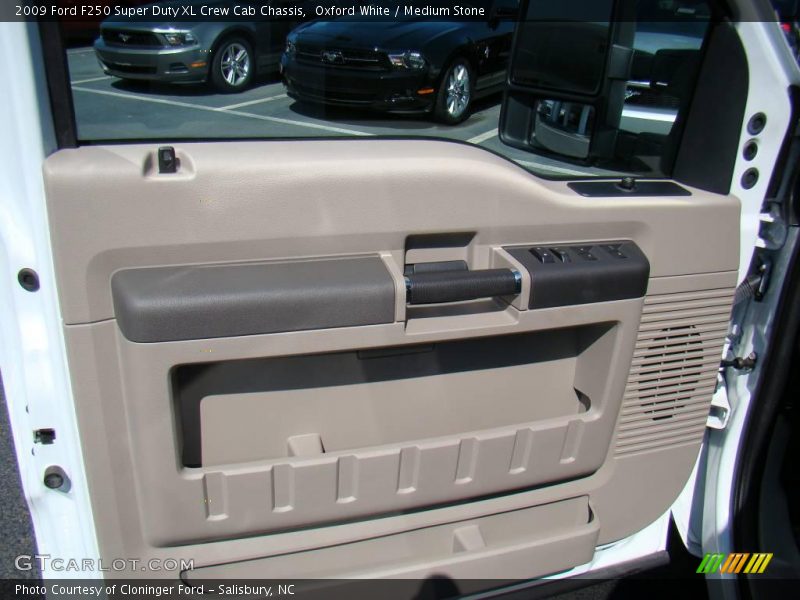 Oxford White / Medium Stone 2009 Ford F250 Super Duty XL Crew Cab Chassis