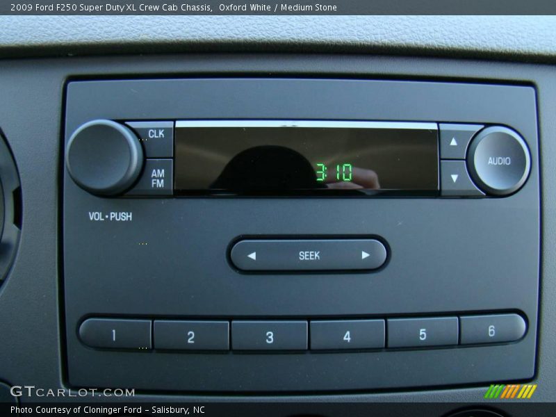 Oxford White / Medium Stone 2009 Ford F250 Super Duty XL Crew Cab Chassis