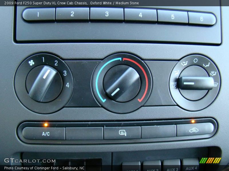 Oxford White / Medium Stone 2009 Ford F250 Super Duty XL Crew Cab Chassis
