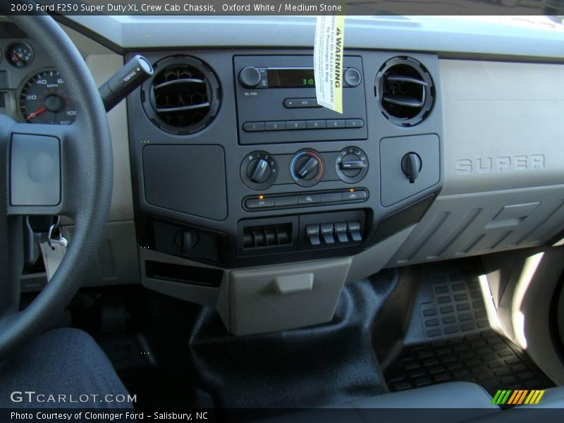 Oxford White / Medium Stone 2009 Ford F250 Super Duty XL Crew Cab Chassis