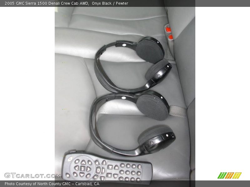 Onyx Black / Pewter 2005 GMC Sierra 1500 Denali Crew Cab AWD