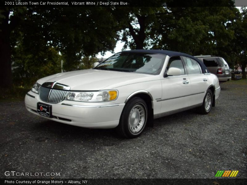 Vibrant White / Deep Slate Blue 2001 Lincoln Town Car Presidential