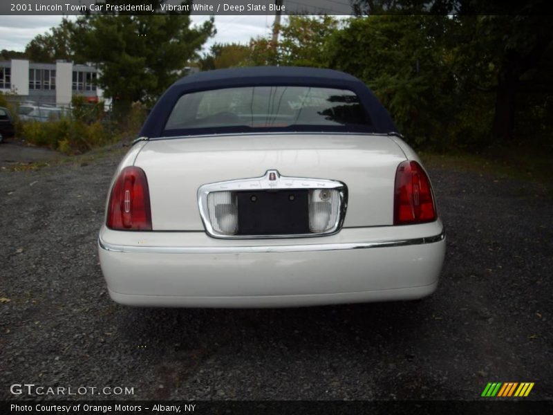 Vibrant White / Deep Slate Blue 2001 Lincoln Town Car Presidential
