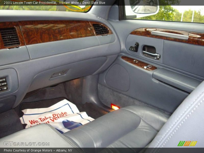 Vibrant White / Deep Slate Blue 2001 Lincoln Town Car Presidential