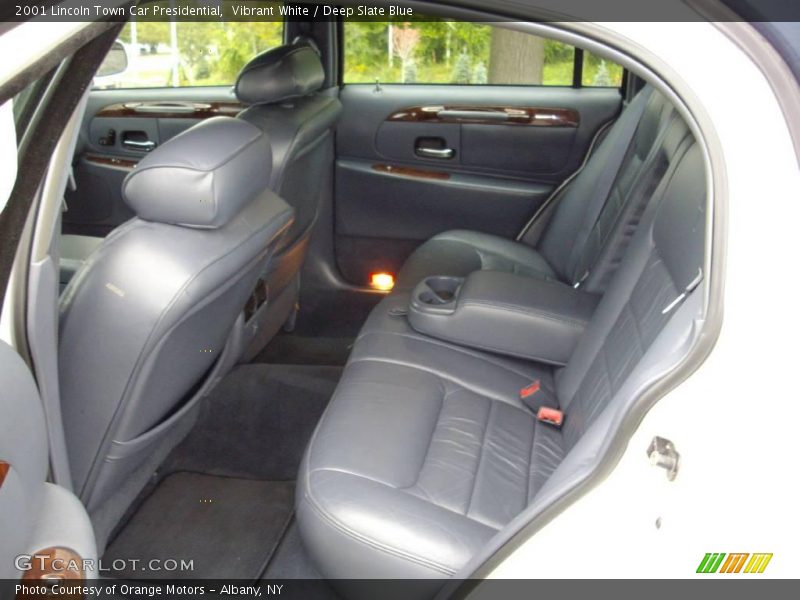 Vibrant White / Deep Slate Blue 2001 Lincoln Town Car Presidential