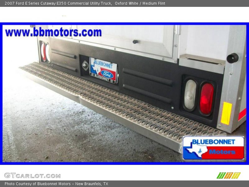 Oxford White / Medium Flint 2007 Ford E Series Cutaway E350 Commercial Utility Truck