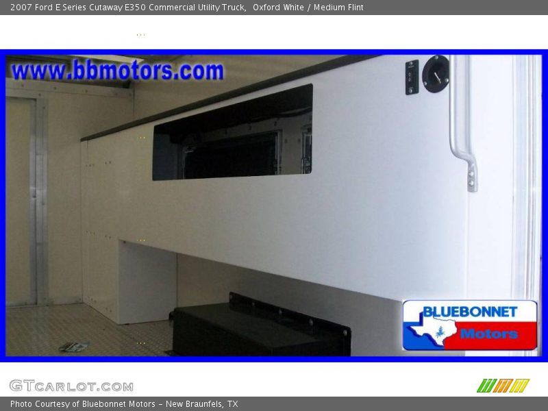 Oxford White / Medium Flint 2007 Ford E Series Cutaway E350 Commercial Utility Truck