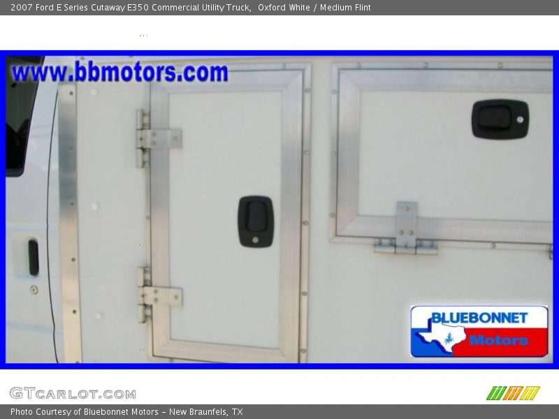 Oxford White / Medium Flint 2007 Ford E Series Cutaway E350 Commercial Utility Truck