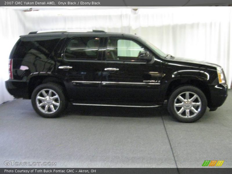 Onyx Black / Ebony Black 2007 GMC Yukon Denali AWD