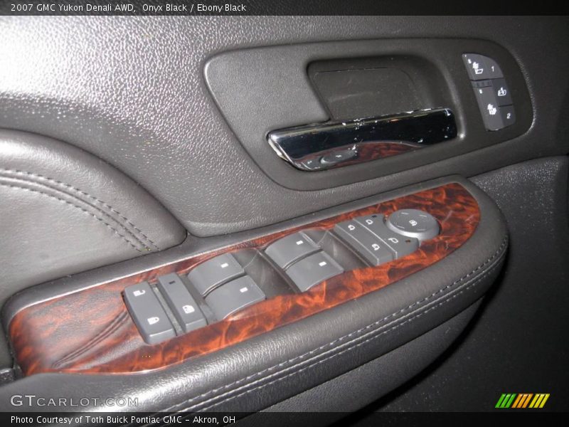 Onyx Black / Ebony Black 2007 GMC Yukon Denali AWD