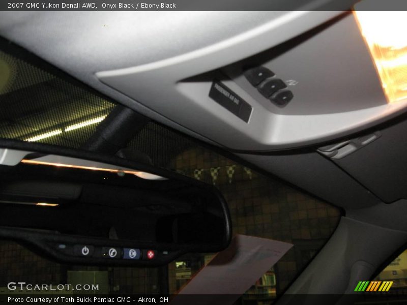 Onyx Black / Ebony Black 2007 GMC Yukon Denali AWD
