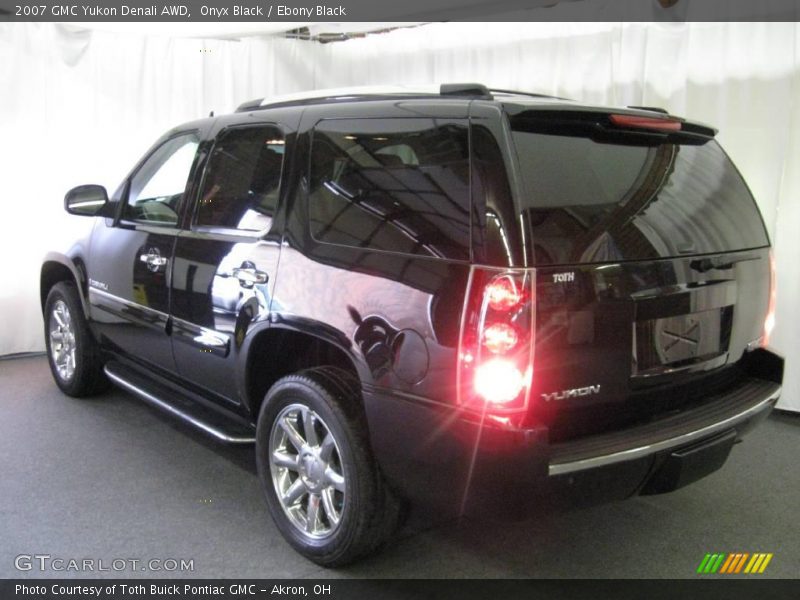 Onyx Black / Ebony Black 2007 GMC Yukon Denali AWD