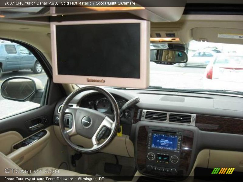 Gold Mist Metallic / Cocoa/Light Cashmere 2007 GMC Yukon Denali AWD