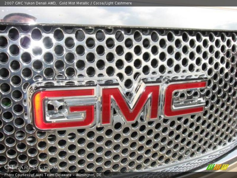 Gold Mist Metallic / Cocoa/Light Cashmere 2007 GMC Yukon Denali AWD