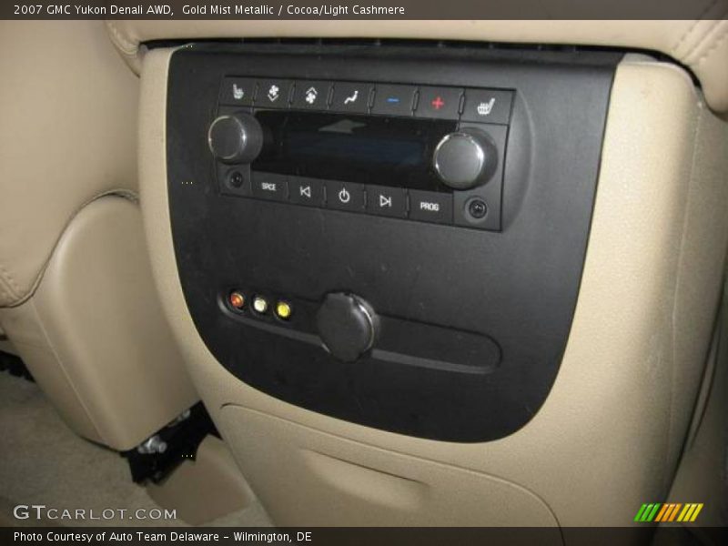 Gold Mist Metallic / Cocoa/Light Cashmere 2007 GMC Yukon Denali AWD