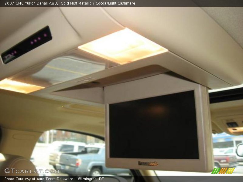 Gold Mist Metallic / Cocoa/Light Cashmere 2007 GMC Yukon Denali AWD