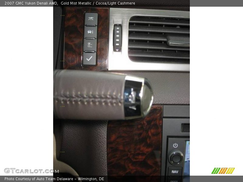 Gold Mist Metallic / Cocoa/Light Cashmere 2007 GMC Yukon Denali AWD