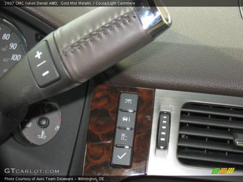 Gold Mist Metallic / Cocoa/Light Cashmere 2007 GMC Yukon Denali AWD
