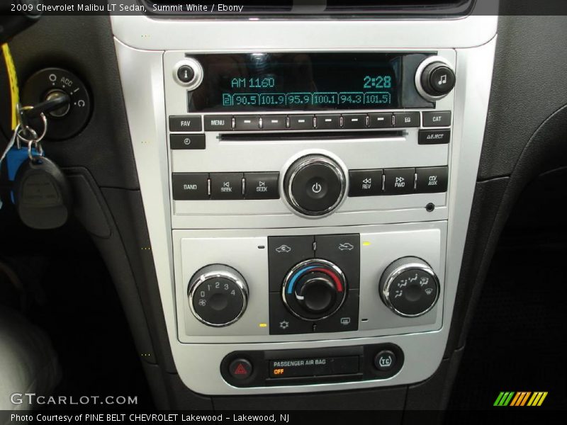 Summit White / Ebony 2009 Chevrolet Malibu LT Sedan