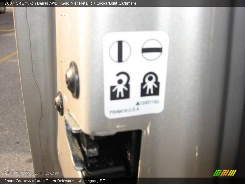 Gold Mist Metallic / Cocoa/Light Cashmere 2007 GMC Yukon Denali AWD