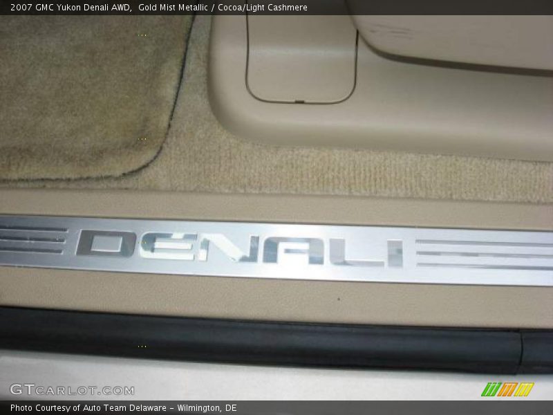 Gold Mist Metallic / Cocoa/Light Cashmere 2007 GMC Yukon Denali AWD