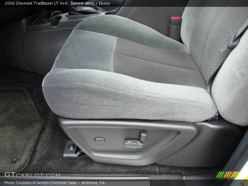 Summit White / Ebony 2009 Chevrolet TrailBlazer LT 4x4