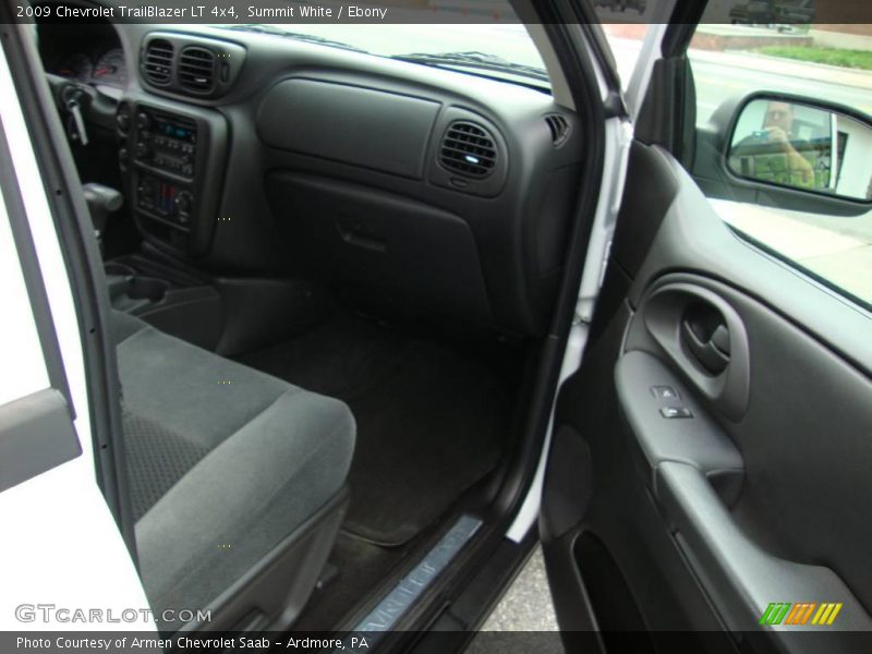 Summit White / Ebony 2009 Chevrolet TrailBlazer LT 4x4