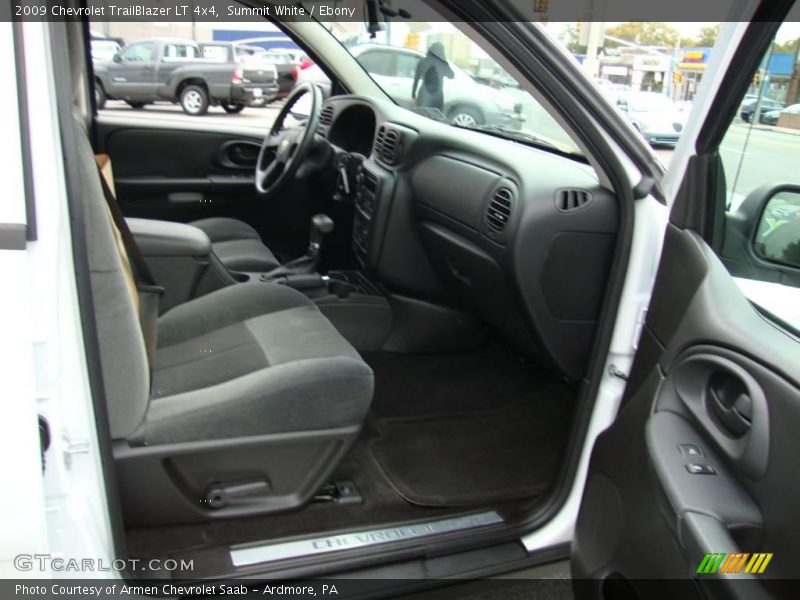 Summit White / Ebony 2009 Chevrolet TrailBlazer LT 4x4