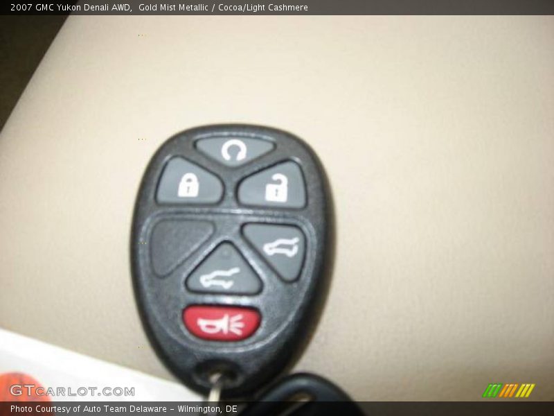 Gold Mist Metallic / Cocoa/Light Cashmere 2007 GMC Yukon Denali AWD