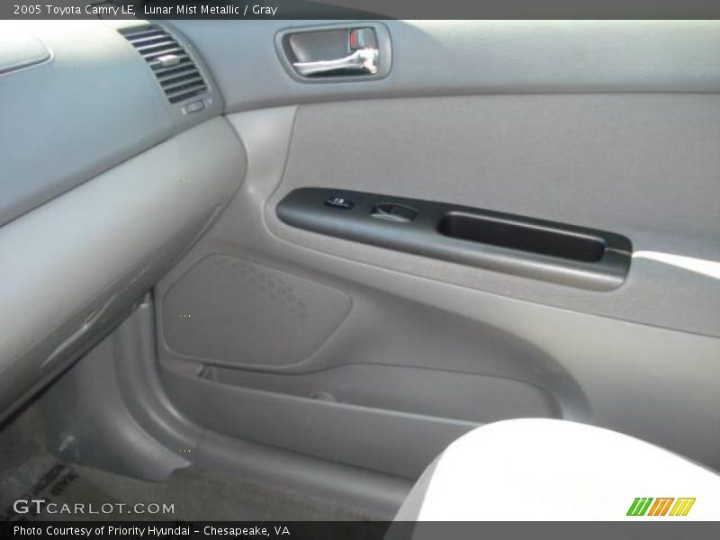 Lunar Mist Metallic / Gray 2005 Toyota Camry LE